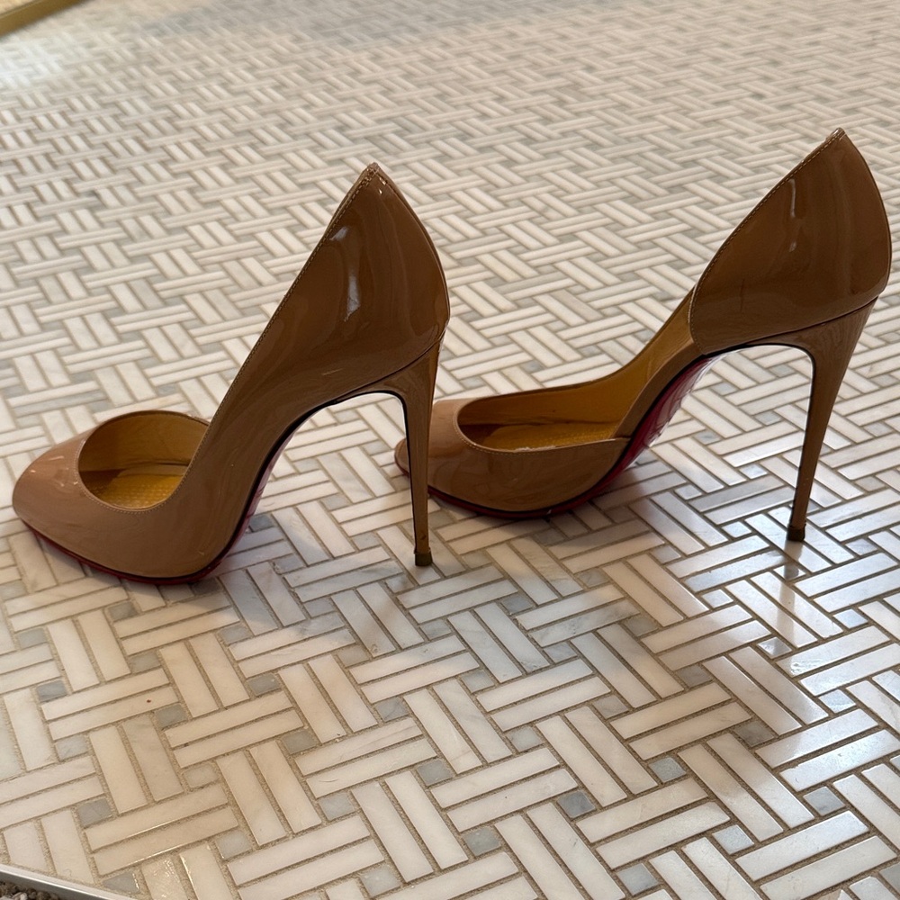 Christian Louboutin Nude Patent Peep-Toe Stiletto Heels with Red Soles - Picture 8 of 11